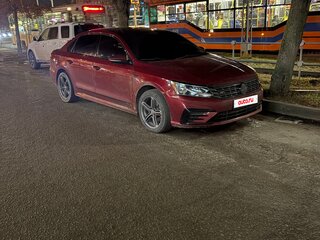 2016 Volkswagen Passat (North America and China) I Рестайлинг, пурпурный, 1730000 рублей, вид 3