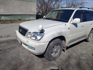 2001 Toyota Land Cruiser Cygnus 100 Series, белый, 2300000 рублей, вид 3