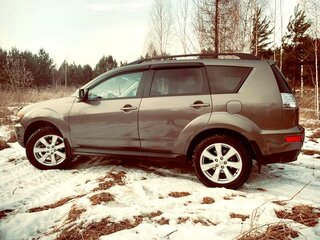 2012 Mitsubishi Outlander II Рестайлинг, коричневый, 1400000 рублей, вид 3