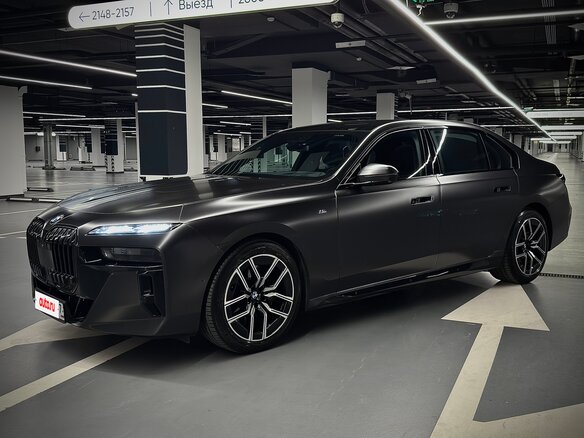 2022 BMW 7 серии 740i VII (G70), чёрный, 9570000 рублей - вид 4