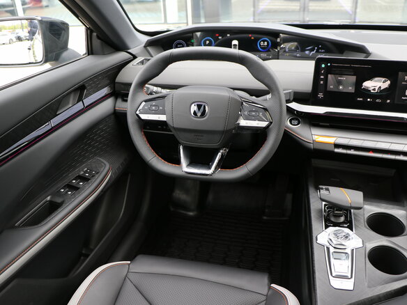 2025 Changan UNI-V I, чёрный - вид 7