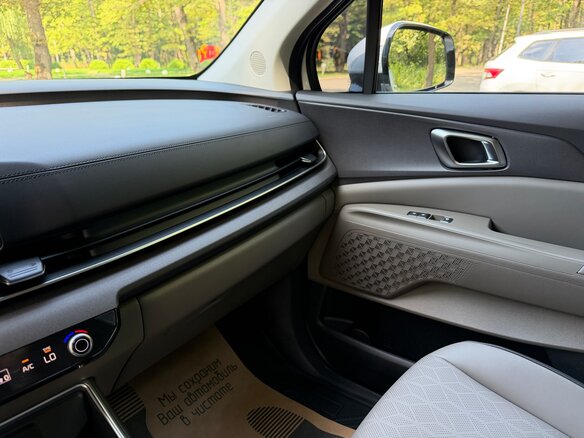 2025 Kia Carnival IV Рестайлинг, белый, 5800000 рублей - вид 24