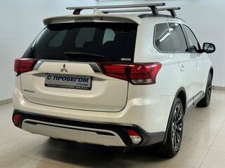 2021 Mitsubishi Outlander III Рестайлинг 3, белый, 2130000 рублей, вид 4