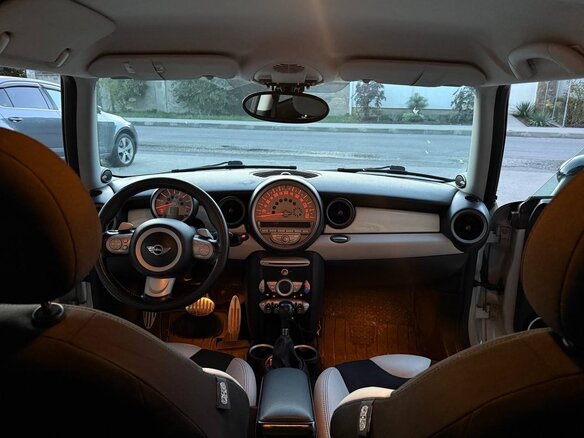 2010 Mini Hatch Cooper S II (R56) Рестайлинг, серый, 1200000 рублей - вид 16