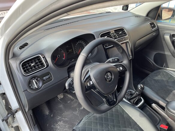 2018 Volkswagen Polo V Рестайлинг, белый, 950000 рублей - вид 6