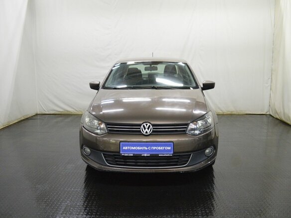 2015 Volkswagen Polo V, коричневый - вид 1
