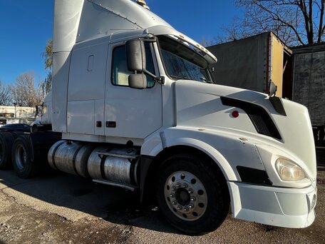 2003 Volvo VNL, белый, 1250000 рублей, вид 5