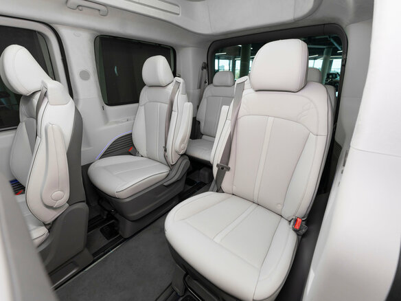 2024 Hyundai Staria I, чёрный, 7970000 рублей - вид 13