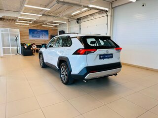 2024 Toyota RAV4 V (XA50), белый, 3799900 рублей, вид 4