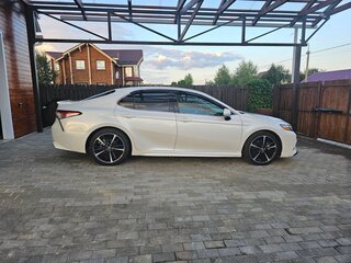 2018 Toyota Camry US Market VIII (XV70), белый, 2399000 рублей, вид 3