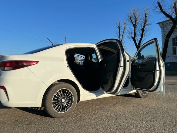 2020 Kia Rio IV, белый, 1455000 рублей - вид 5