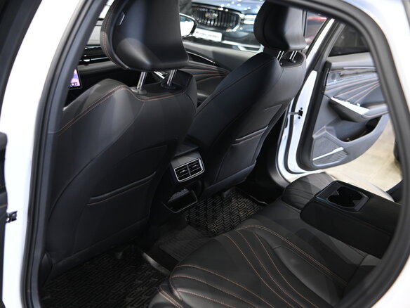 2026 Geely Preface I, белый, 3259990 рублей - вид 9