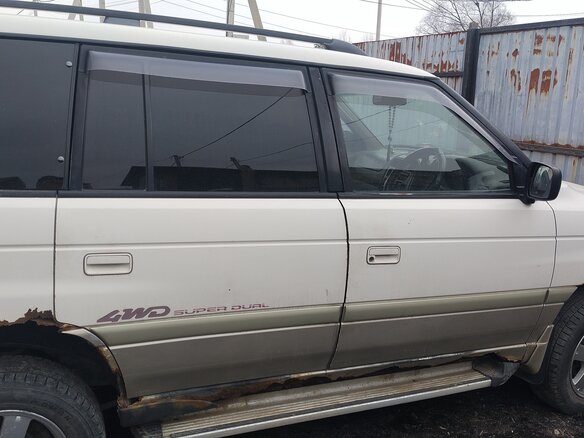 1997 Mazda MPV I (LV), белый, 300000 рублей