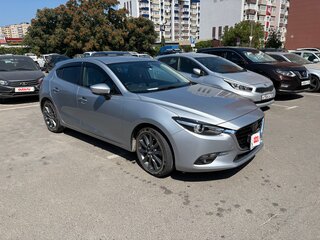 2017 Mazda Axela III Рестайлинг, серебристый, 1700000 рублей, вид 5