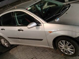 2001 Ford Focus I Рестайлинг, серебристый, 270000 рублей, вид 3