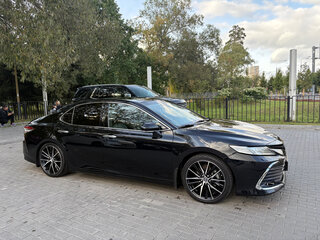 2018 Toyota Camry VII (XV50) Рестайлинг 2, чёрный, 2390000 рублей, вид 3