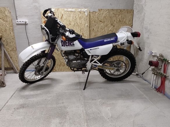 1993 Suzuki Djebel 200, белый, 230000 рублей