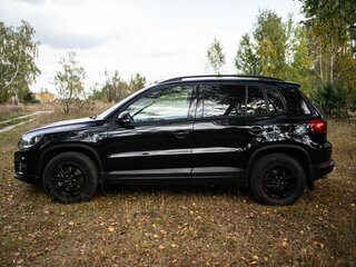2016 Volkswagen Tiguan I Рестайлинг, чёрный, 1720000 рублей, вид 3