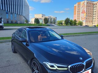 2021 BMW 5 серии 520i VII (G30/G31/G38) Рестайлинг, чёрный, 4950000 рублей, вид 3