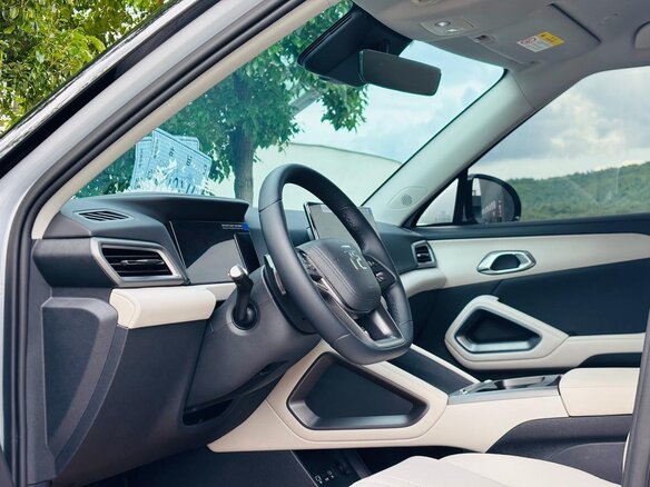 2025 BYD Yuan Up 32 kWh, белый - вид 18
