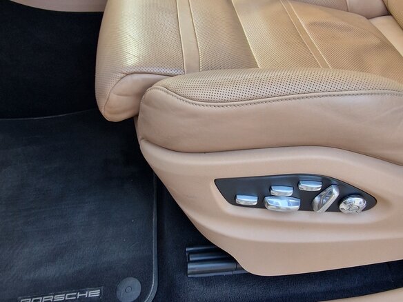 2018 Porsche Cayenne Turbo III, голубой, 9050000 рублей - вид 19