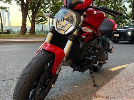 2017 Ducati Monster 821, красный, 760000 рублей, вид 4