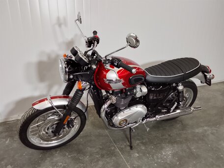 2025 Triumph Bonneville T120, красный, 1579000 рублей, вид 2