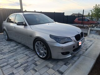 2004 BMW 5 серии 525i V (E60/E61), серебристый, 785000 рублей, вид 3