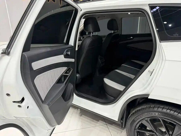 2023 Jetta VS7 I Рестайлинг 1, белый, 1700000 рублей - вид 14