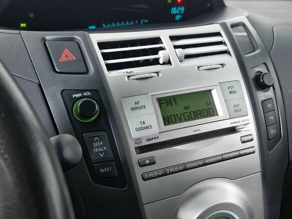 2008 Toyota Yaris Multimode II, чёрный - вид 13