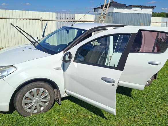 2012 Renault Sandero I, белый, 590000 рублей - вид 1