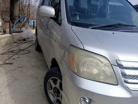 2007 Toyota Noah I (R60), серый, 980000 рублей - вид 1