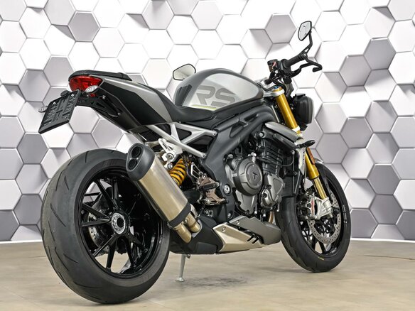 2022 Triumph Speed Triple, серебристый, 1117000 рублей - вид 6