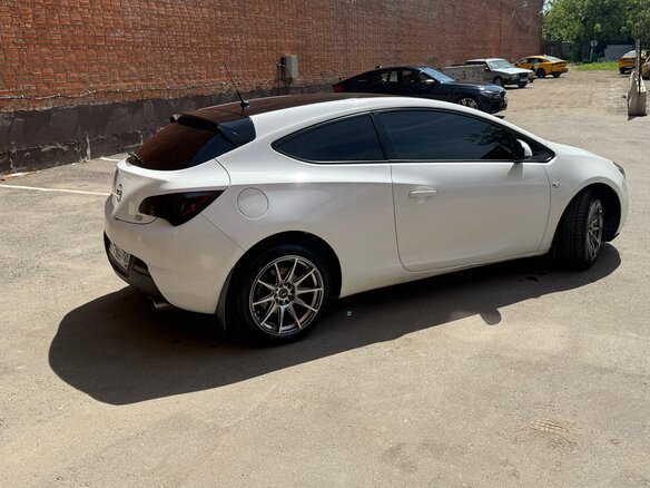 2013 Opel Astra GTC J Рестайлинг, белый, 880000 рублей - вид 12