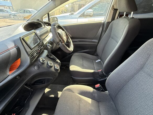 2019 Toyota Sienta II Рестайлинг, серый, 1050000 рублей - вид 6