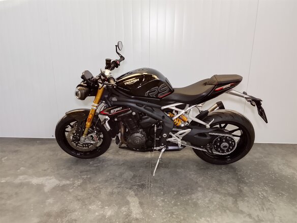 2021 Triumph Speed Triple, чёрный, 1169000 рублей