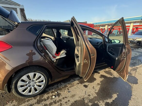 2012 Kia Ceed II, коричневый, 830000 рублей - вид 4