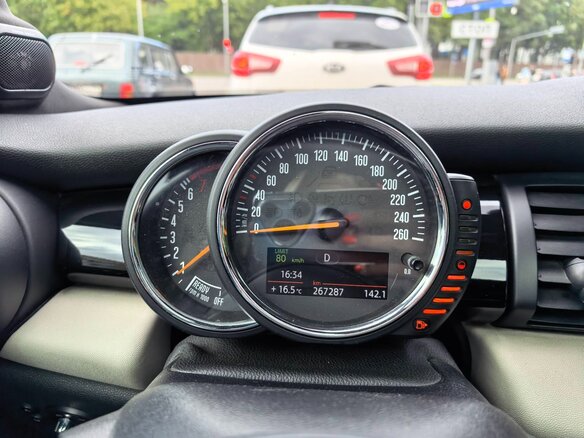 2016 Mini Hatch Cooper S III (F55/F56), оранжевый, 1550000 рублей - вид 9