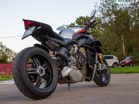 2022 Ducati Streetfighter V4, серый, 1900000 рублей, вид 4