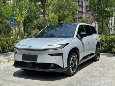 2026 Toyota bZ3X 58.3 kWh, серебристый, 2600000 рублей, вид 1