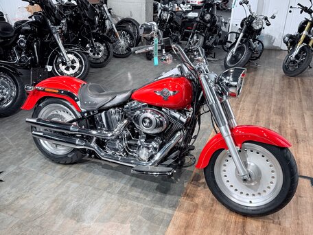 2010 Harley-Davidson Fat Boy, красный, 1099000 рублей, вид 2