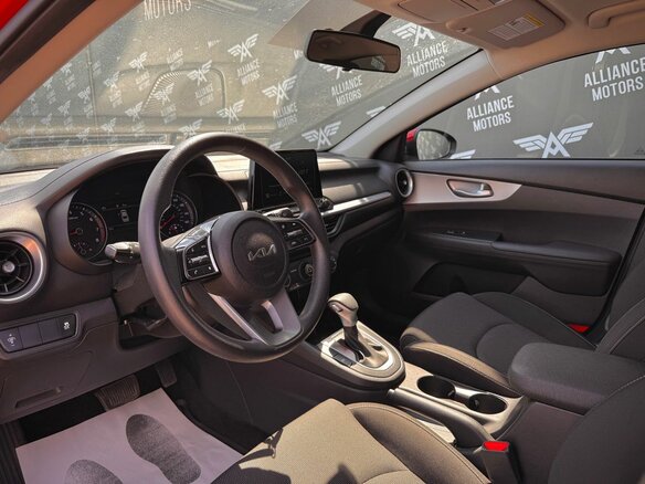 2022 Kia Cerato IV Рестайлинг, красный, 1689000 рублей - вид 9
