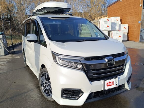 2019 Honda Stepwgn Spada V Рестайлинг, белый, 2550000 рублей - вид 2