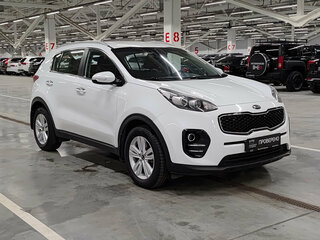 2018 Kia Sportage IV Рестайлинг, белый, 1620000 рублей, вид 3