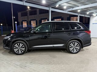 2020 Mitsubishi Outlander III Рестайлинг 3, чёрный, 2324000 рублей, вид 2