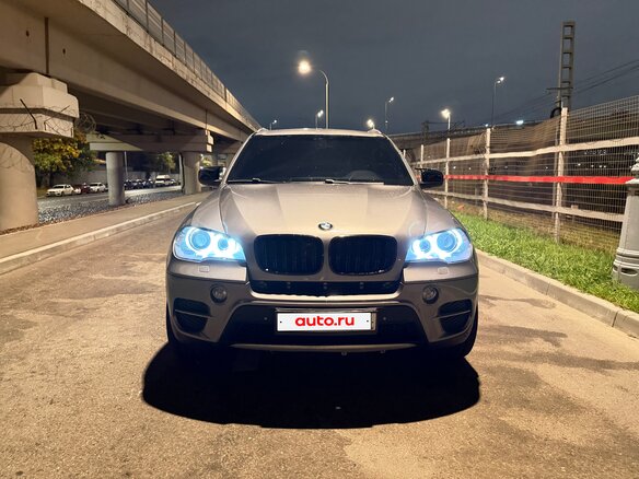 2011 BMW X5 35i II (E70) Рестайлинг, серый - вид 1