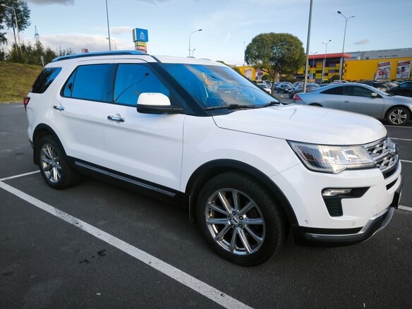 2018 Ford Explorer V Рестайлинг 2, белый, 2900000 рублей - вид 1