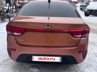 2017 Kia Rio IV, оранжевый, 600000 рублей, вид 4