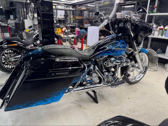 2009 Harley-Davidson Street Glide, чёрный, 1000000 рублей - вид 2