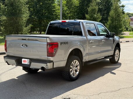 2024 Ford F-150 SuperCrew Lobo XIV Рестайлинг, серебристый, 7300000 рублей, вид 5